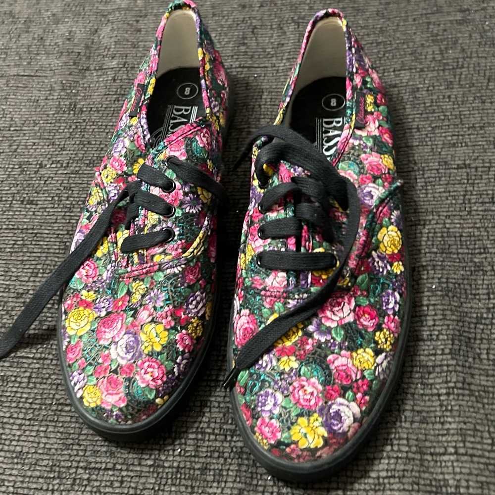 Basswood floral sneakers size 8 Taylor Swift